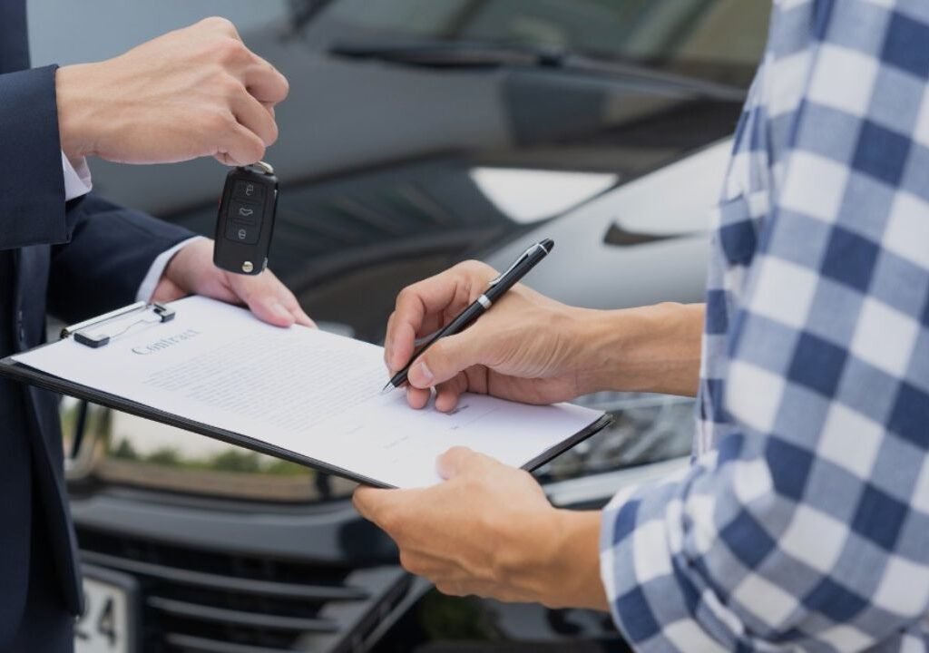 Which Documents Does a Car Ownership Transfer Ontario Sale Require?